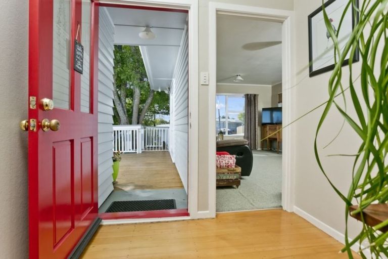 Photo of property in 6 Japonica Drive, Beach Haven, Auckland, 0626