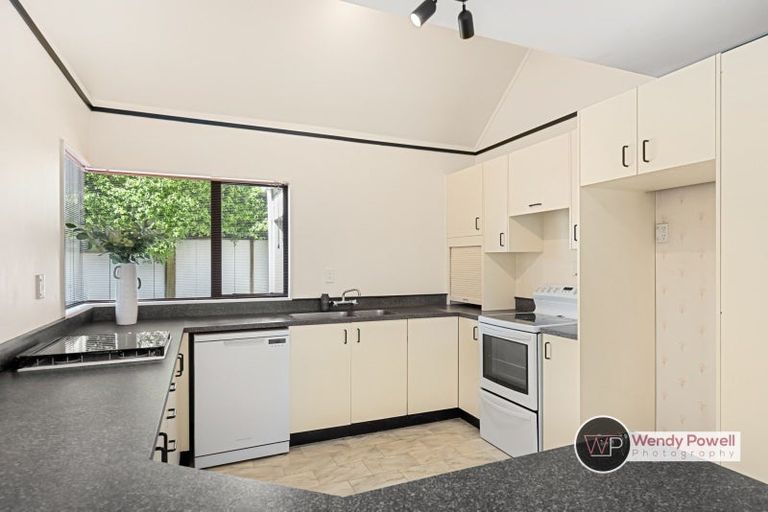 Photo of property in 4 Sutherland Avenue, Silverstream, Upper Hutt, 5019