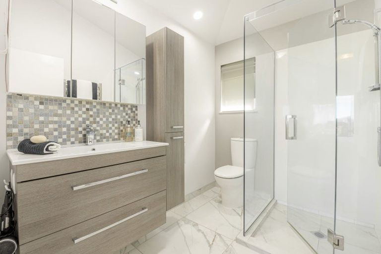 Photo of property in 2/194 Glenvar Road, Torbay, Auckland, 0630