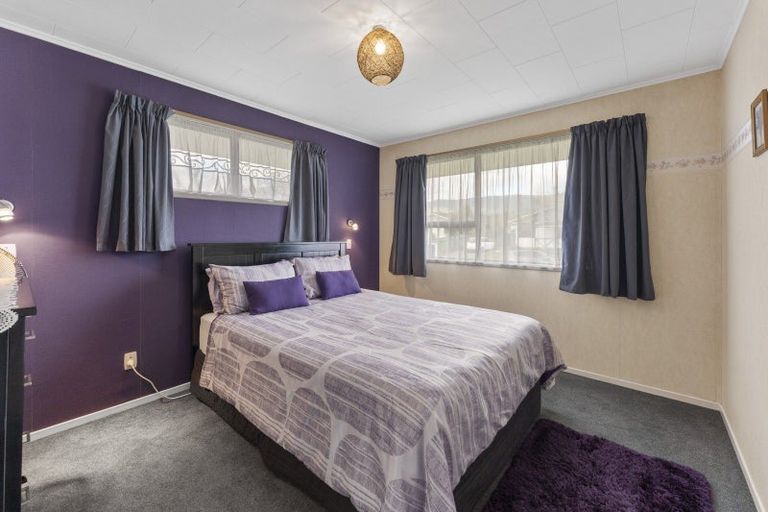 Photo of property in 30 Omaha Grove, Totara Park, Upper Hutt, 5018