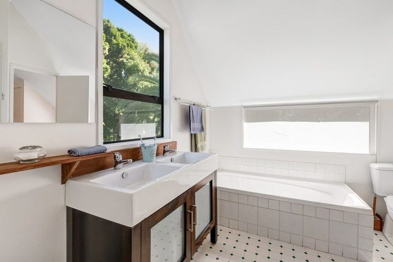 Photo of property in 2162 State Highway 16, Helensville, 0875