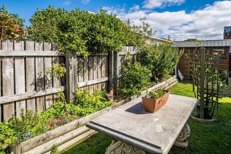 Photo of property in 3a Pukatea Street, Eastbourne, Lower Hutt, 5013