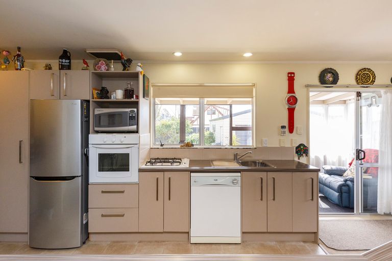 Photo of property in 12 Humphries Place, Awapuni, Palmerston North, 4412