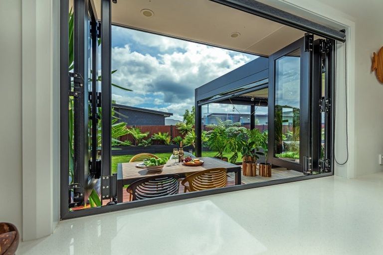 Photo of property in 6 Stratford Court, Fitzherbert, Palmerston North, 4410