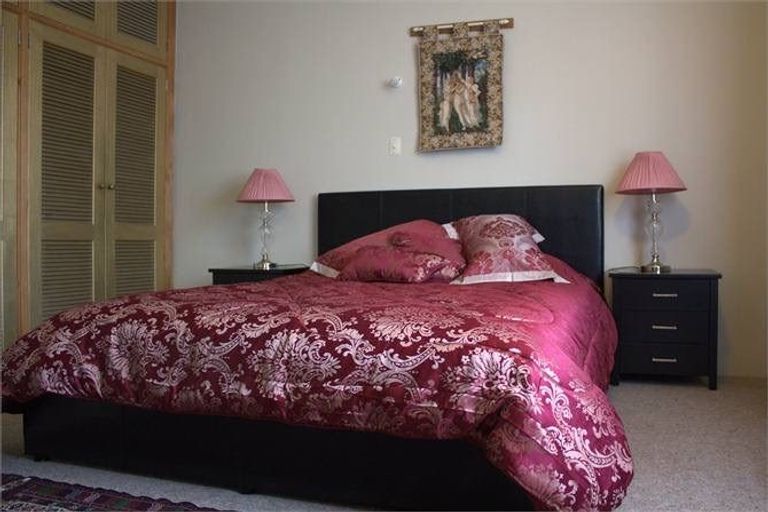 Photo of property in Nissen Court, 11e Hawker Street, Mount Victoria, Wellington, 6011