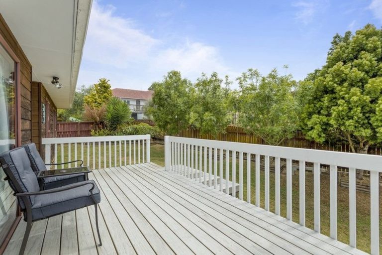 Photo of property in 3 Lorena Place, West Harbour, Auckland, 0618