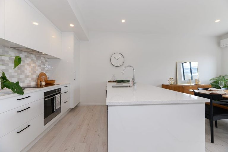 Photo of property in 19d Tawa Road, Te Atatu Peninsula, Auckland, 0610