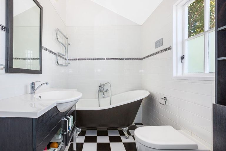 Photo of property in 45 Central Terrace, Kelburn, Wellington, 6012