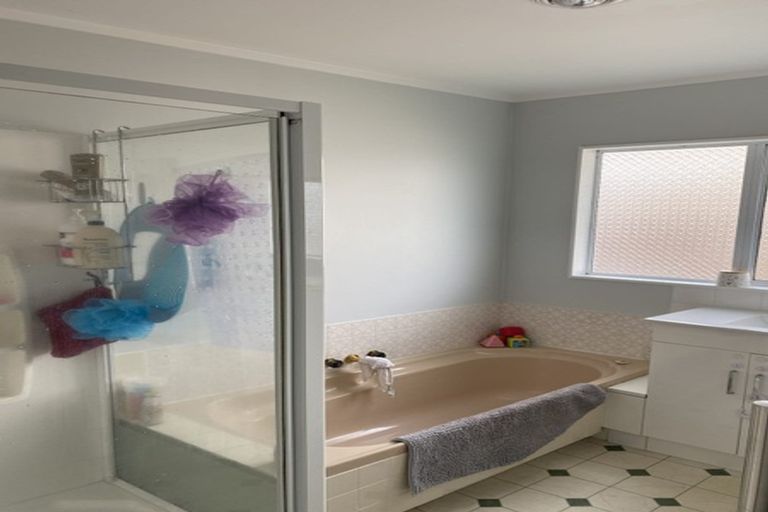 Photo of property in 1/71 Browns Bay Road, Browns Bay, Auckland, 0630