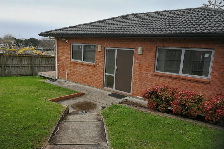 Photo of property in 11 Potter Avenue, Northcote, Auckland, 0627