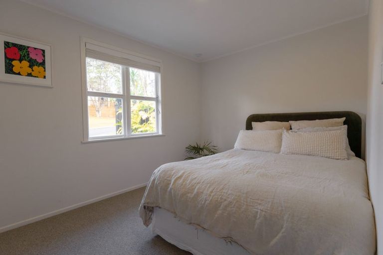 Photo of property in 11 Willowbrook Place, Titirangi, Auckland, 0604