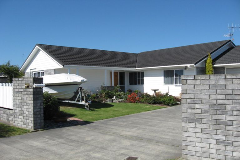Photo of property in 6 Hadleigh Court, Paraparaumu, 5032