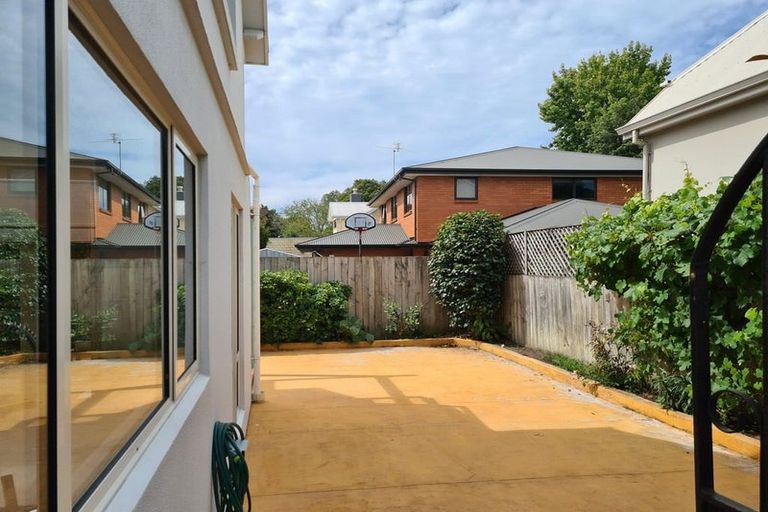 Photo of property in 2/97 Clyde Road, Ilam, Christchurch, 8041