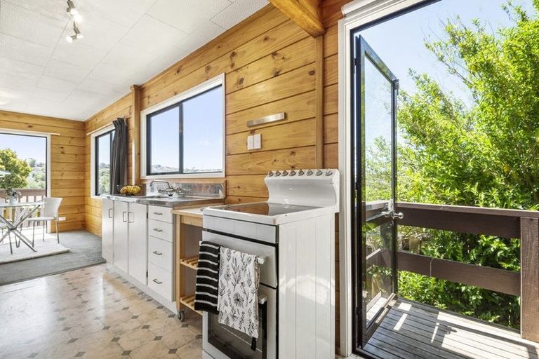 Photo of property in 1/8 Camilla Grove, Totara Vale, Auckland, 0629