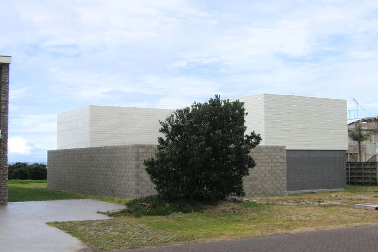 Photo of property in 12 Lagoon Way, Omaha, 0986