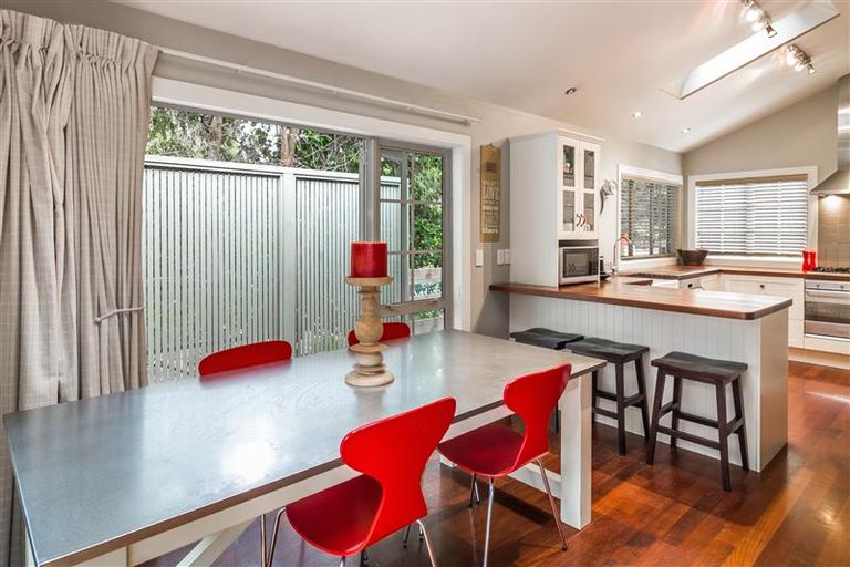 Photo of property in 104 Gillies Avenue, Taupo, 3330