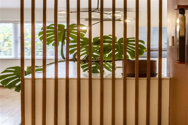 Photo of property in 10 Taioma Crescent, Te Atatu Peninsula, Auckland, 0610