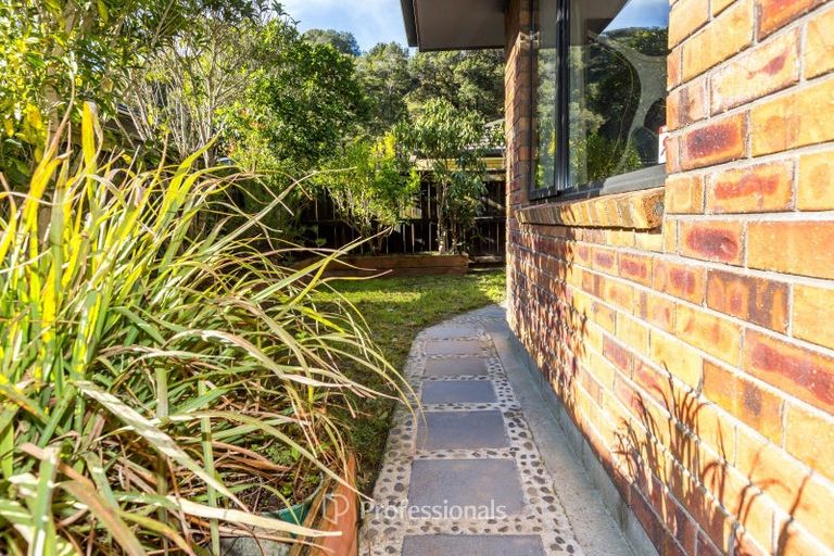 Photo of property in 17 Aragon Grove, Kingsley Heights, Upper Hutt, 5018