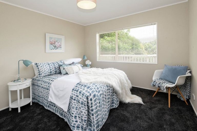 Photo of property in 27 Bard Place, Golflands, Auckland, 2013