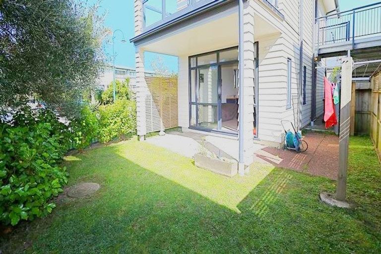 Photo of property in 143/2 Armoy Drive, East Tamaki, Auckland, 2016