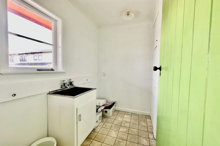 Photo of property in 15 Seddon Avenue, Papatoetoe, Auckland, 2104