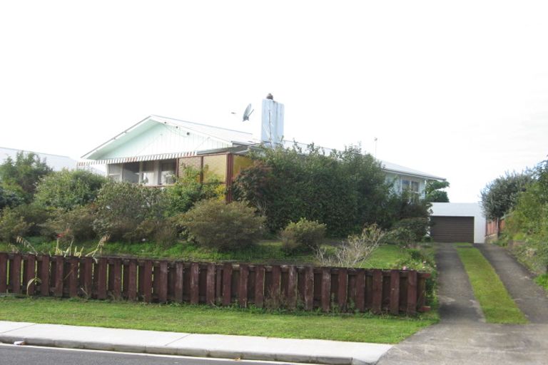 Photo of property in 24 Eddowes Street, Manurewa, Auckland, 2102