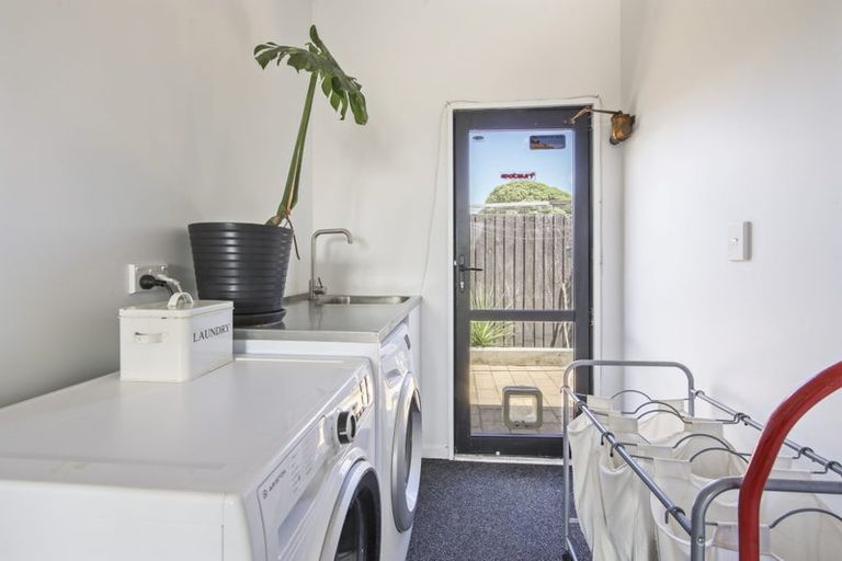 Photo of property in 21 Marine Parade, North New Brighton, Christchurch, 8083