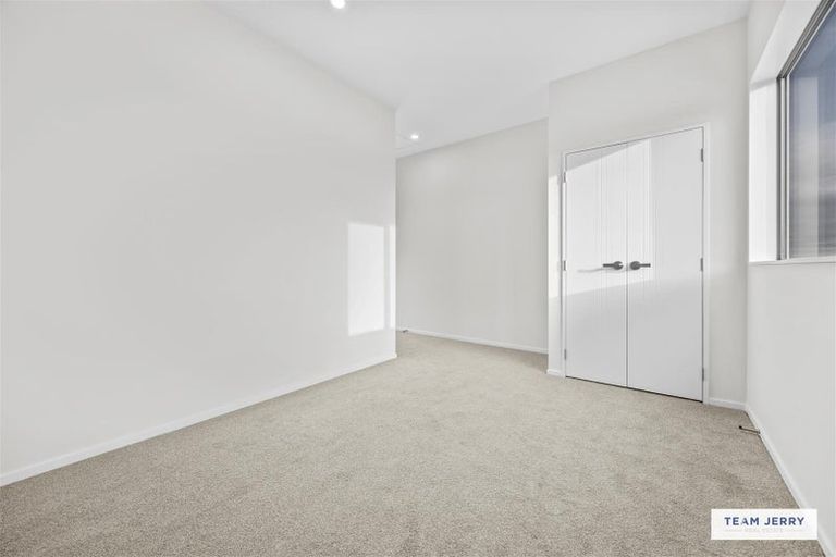 Photo of property in 11 Farranfore Road, Opaheke, Papakura, 2113