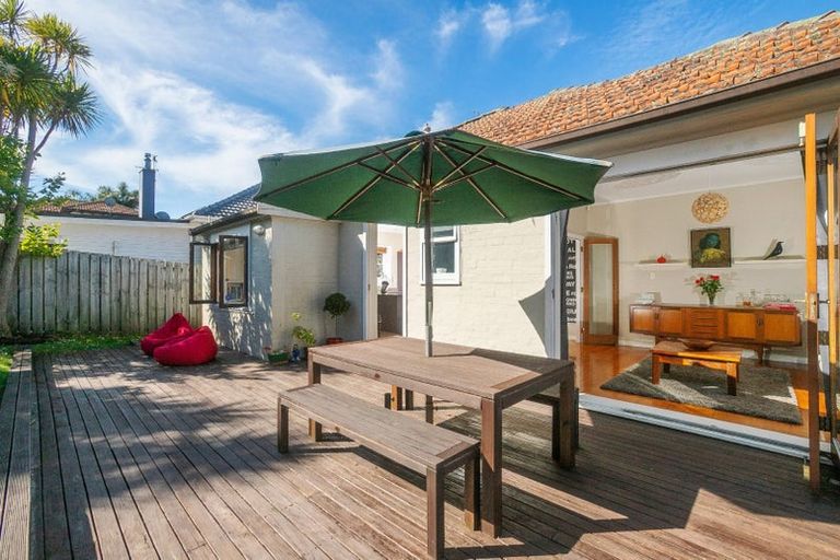 Photo of property in 76b Walmer Road, Point Chevalier, Auckland, 1022