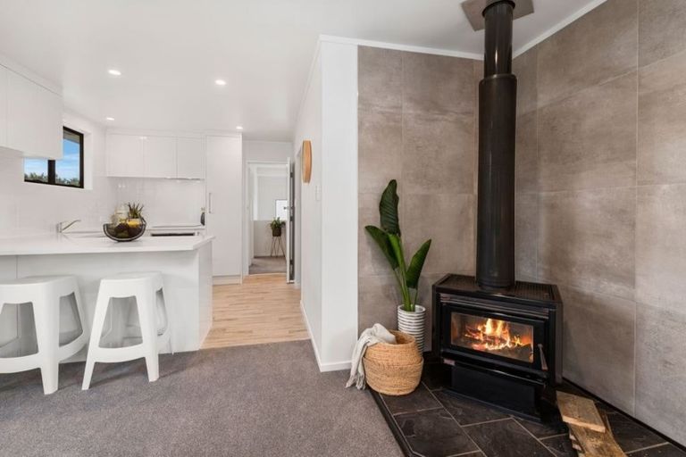 Photo of property in 15 Woodhouse Place, West Harbour, Auckland, 0618