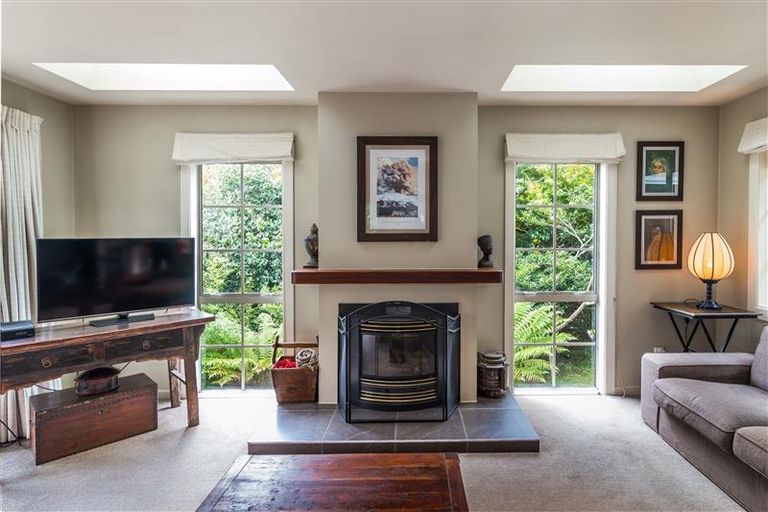 Photo of property in 104 Gillies Avenue, Taupo, 3330