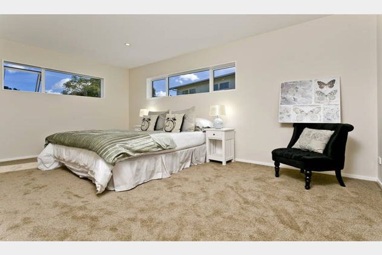 Photo of property in 8a Rosalind Road, Glenfield, Auckland, 0629