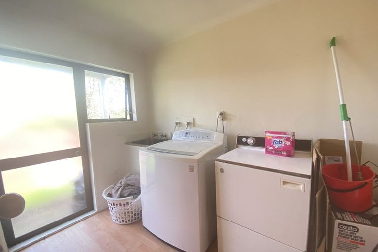 Photo of property in 50 Aviemore Drive, Highland Park, Auckland, 2010