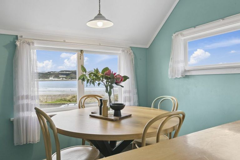 Photo of property in 230 Queens Drive, Lyall Bay, Wellington, 6022
