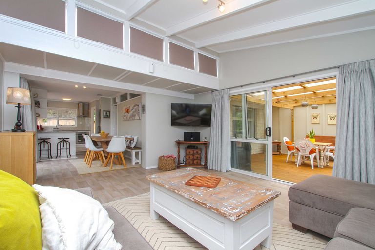 Photo of property in 2/39a Hebron Road, Waiake, Auckland, 0630