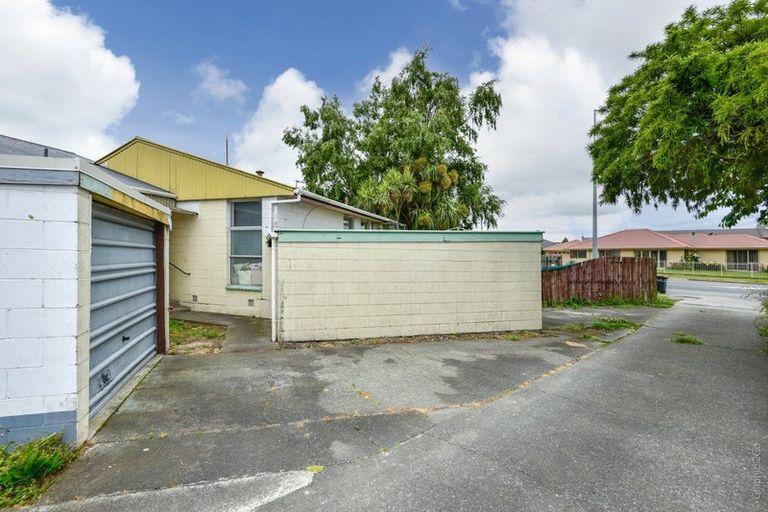 Photo of property in 2/72 Springs Road, Hornby, Christchurch, 8042