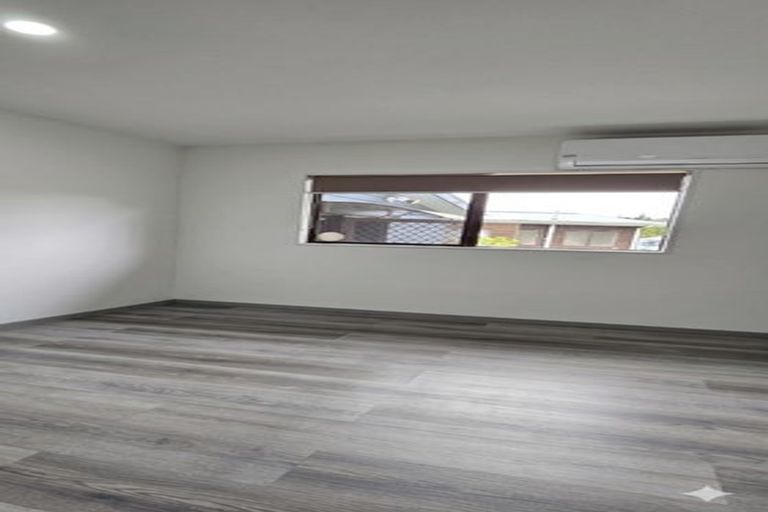 Photo of property in 28 Meadowvale Rise, Titirangi, Auckland, 0604