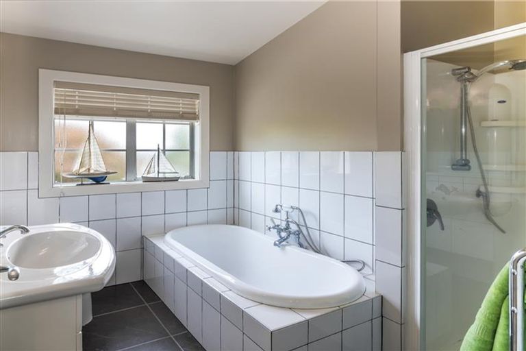 Photo of property in 104 Gillies Avenue, Taupo, 3330