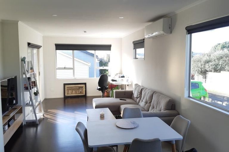 Photo of property in 11 Henry Curd Terrace, Pukekohe, 2120