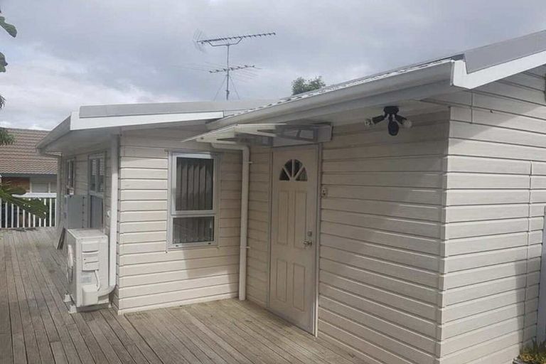 Photo of property in 232 Botany Road, Golflands, Auckland, 2013