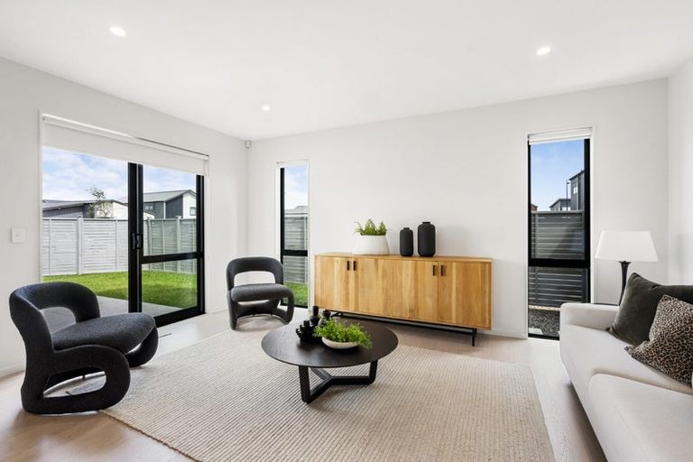 Photo of property in 32 Viridian Avenue, Rosehill, Papakura, 2113