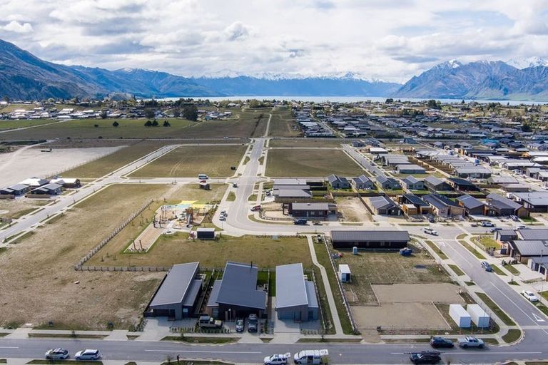 Photo of property in 146 Burdon Loop, Lake Hawea, 9382