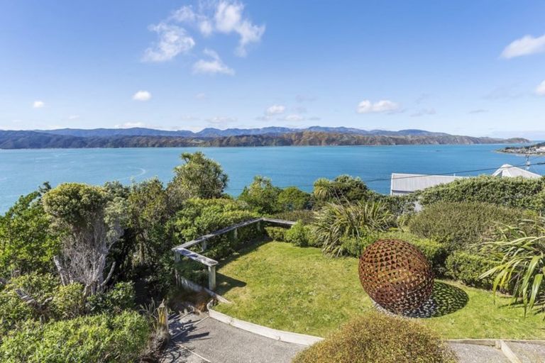 Photo of property in 22 Tai Paku Paku Road, Karaka Bays, Wellington, 6022