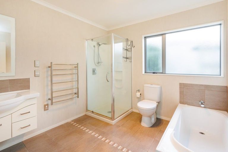 Photo of property in 3a Angelina Way, Kelvin Grove, Palmerston North, 4414