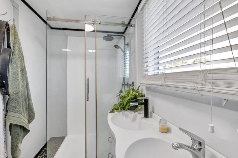 Photo of property in 40 Queens Road, Glen Avon, New Plymouth, 4312
