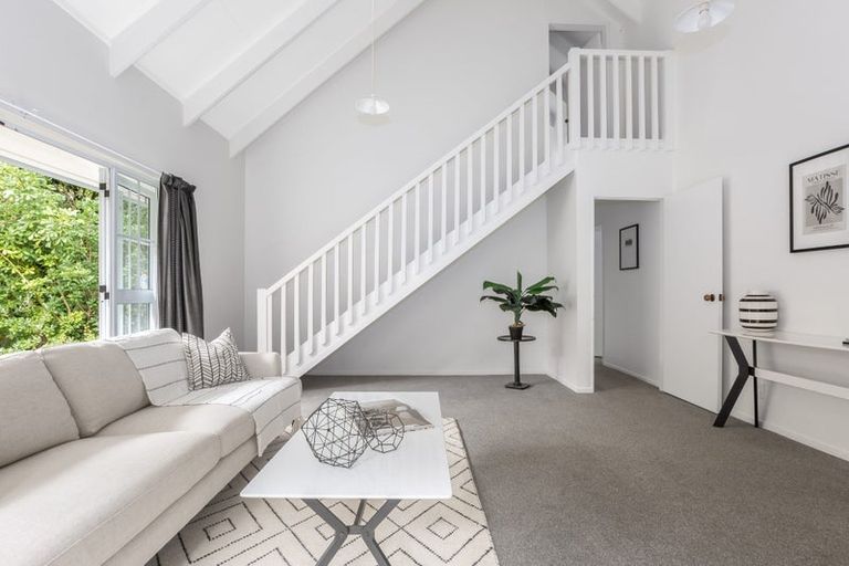 Photo of property in 2/54 Hungerford Road, Houghton Bay, Wellington, 6023