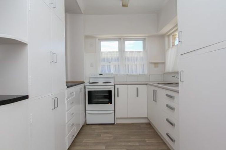 Photo of property in 18 Oxford Street, Fairfield, Hamilton, 3214