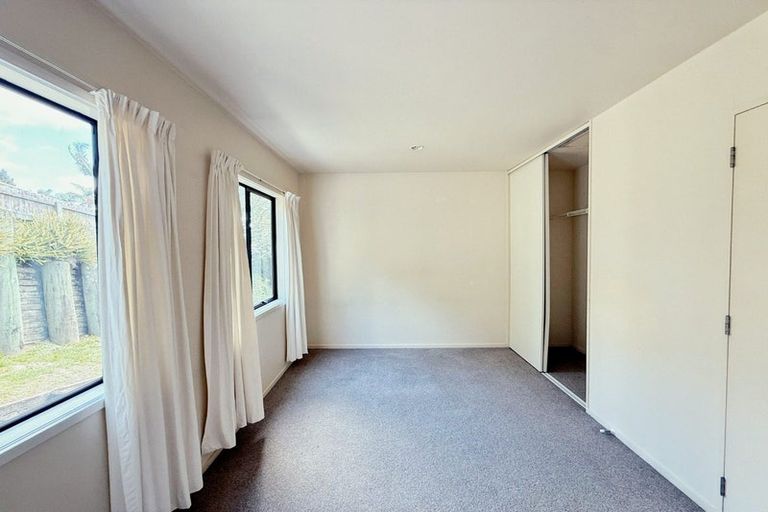 Photo of property in 3/7 Pannill Place, Oteha, Auckland, 0632