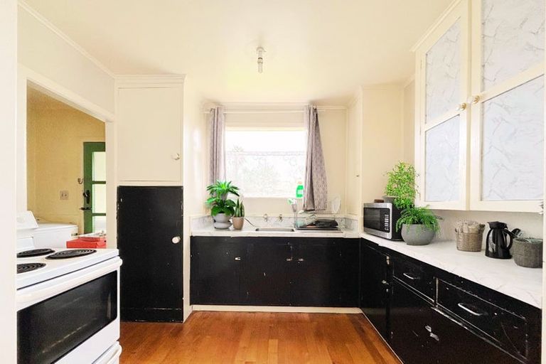 Photo of property in 12a Waiari Road, Conifer Grove, Takanini, 2112