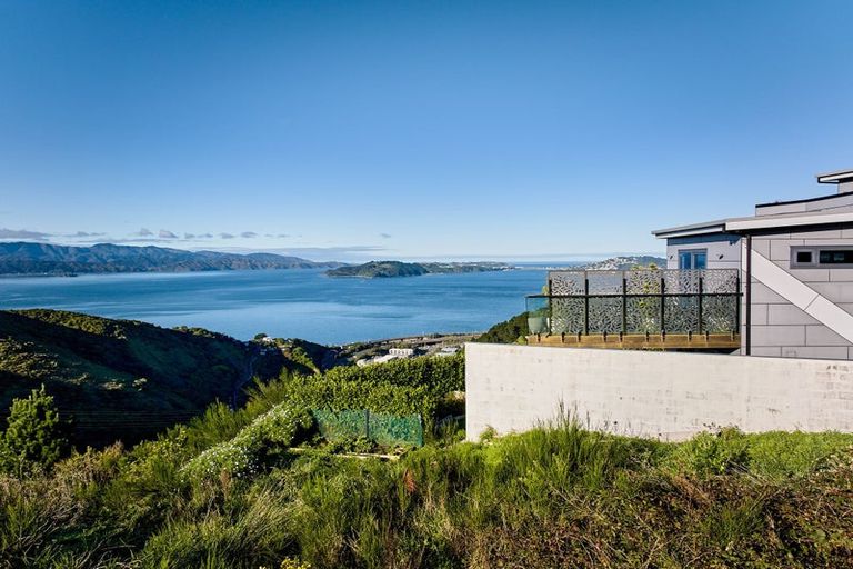 Photo of property in 33 Grumman Lane, Newlands, Wellington, 6037